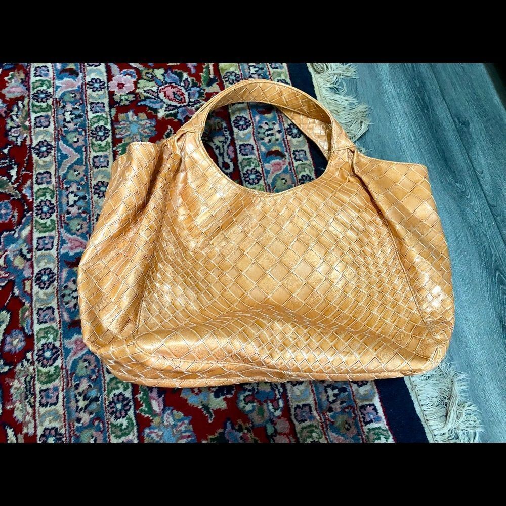 Nice roomy bag by New Directions - Picture 4 of 5